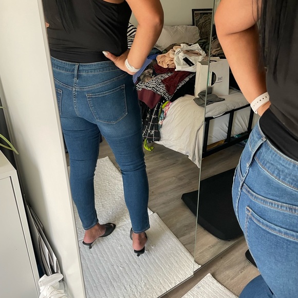 Old Navy Skinny Low Rise Jeans - Picture 3 of 3
